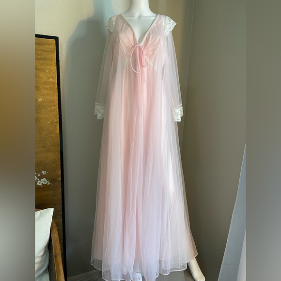 Exquisite Vintage Miss Elaine, Union Made / Made in USA 2 piece nightgown set. - Picture 10 of 16